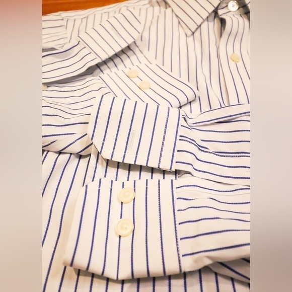 Banana  Republic stripped blue button down no iron - Picture 3 of 5